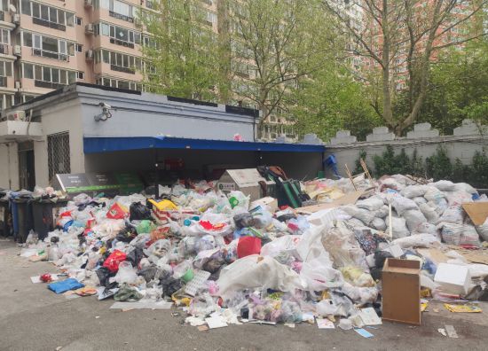 北京：垃圾分类实施近一年竟然还有小区垃圾堆积成山
