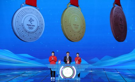  韩正出席北京2022年冬奥会开幕倒计时100天主题活动并发布北京冬奥会奖牌