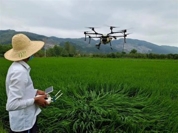 湖北咸安：培训农机能手 服务种粮农民