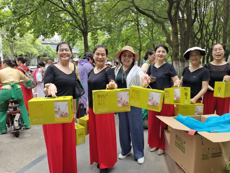 祖名豆制品赞助“迎亚运”滨江区老年人健身秧歌交流活动成功举办