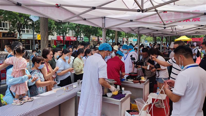 “闽宁特产线上行”促消费活动在宁夏银川市举行