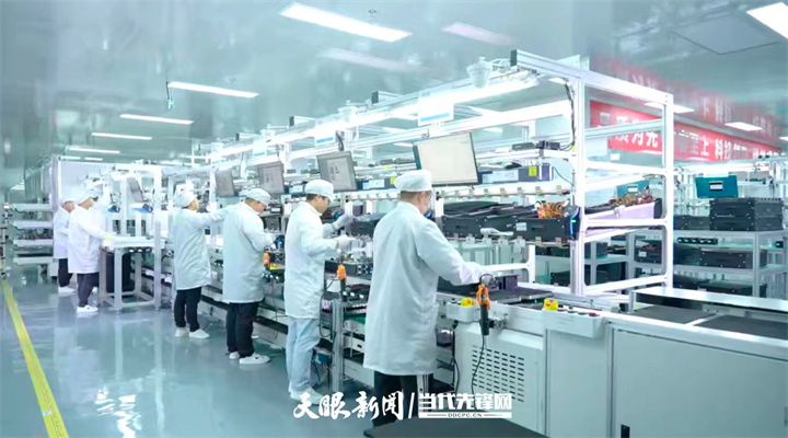 贵州广电五舟科技有限公司智能算力产品智造基地生产车间。