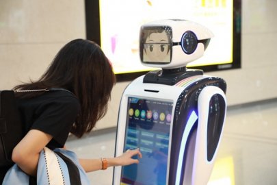科技助力出行北京首个地铁车站智能服务机器人上岗