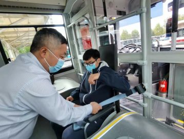 北京:15辆公交车改造成福祉车服务残疾人运动员出行