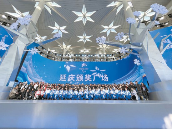 北京冬奥会冬残奥会三大颁奖广场舞台准备就绪