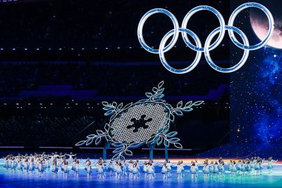 <b> 钟华论：中国携手世界 向着春天出发——写在北京第二十四届冬季奥林匹克运</b>