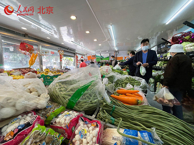 记者直击：北京生活物资充足百姓购物秩序井然