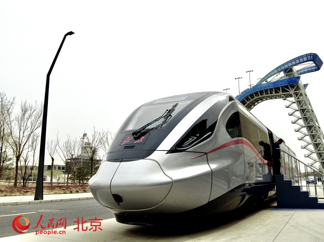 国内首列时速200公里市域动车组亮相北京