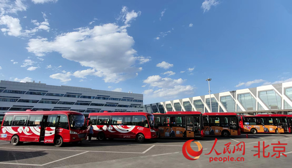 北京定制公交新开线路“降门槛” 只需10人即开行