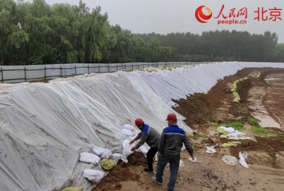 守护村民安全 北京通州一天一夜筑起应急防洪堤
