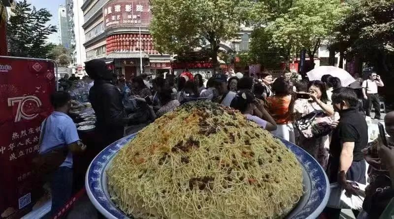 明年还要来武汉，外地游客吃了花式“国