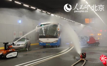 北京最长城市隧道应急演练 机器人“上阵”支援