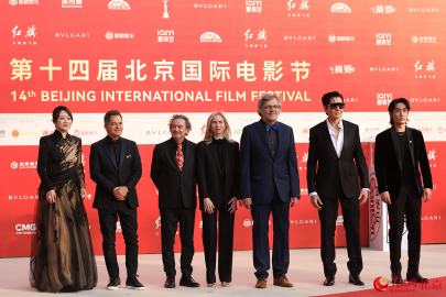 组图：300余位电影人踏上第十四届北京国际电影节开幕式红毯